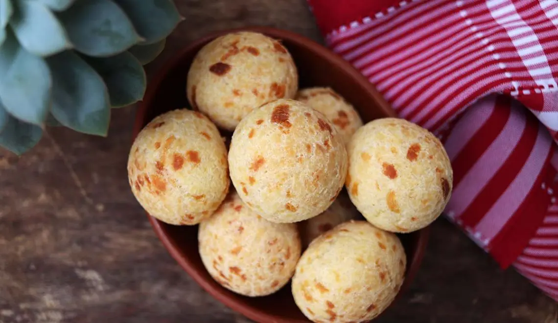 Receita de Pão de Queijo Tradicional Mineiro: Fácil e Deliciosa