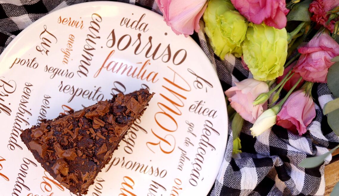 Bolo de chocolate com banana e aveia – Feito sem farinha