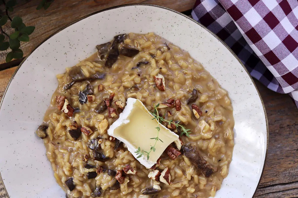 Risoto de funghi com queijo brie e nozes