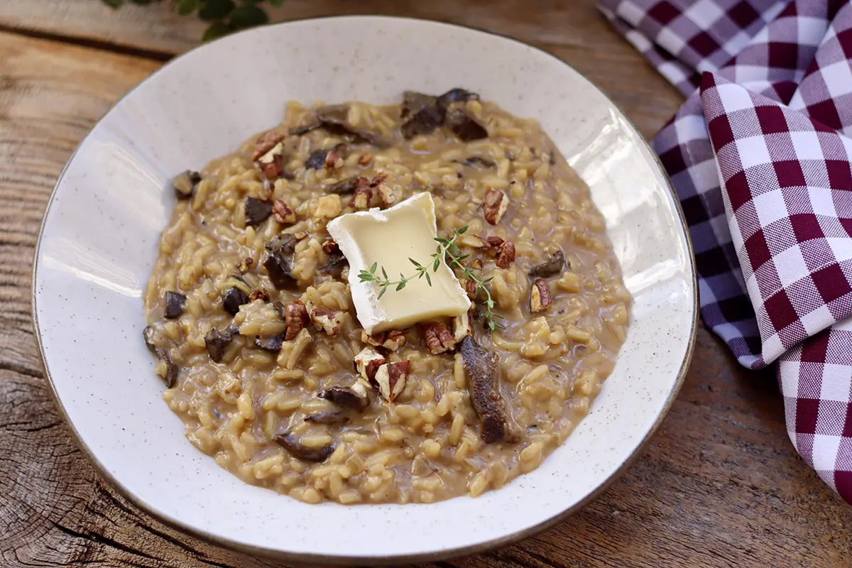 Risoto de funghi com queijo brie e nozes