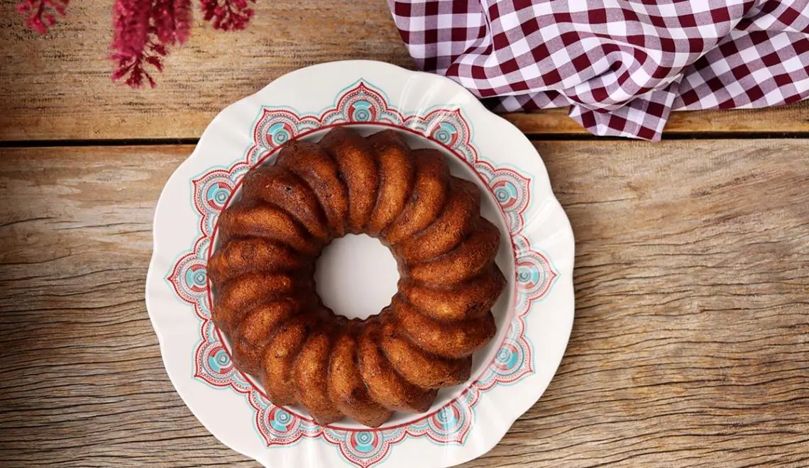 Bolo de cenoura com aveia e nozes