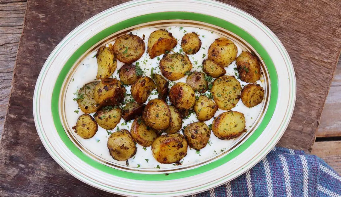 Batatas com molho de queijo